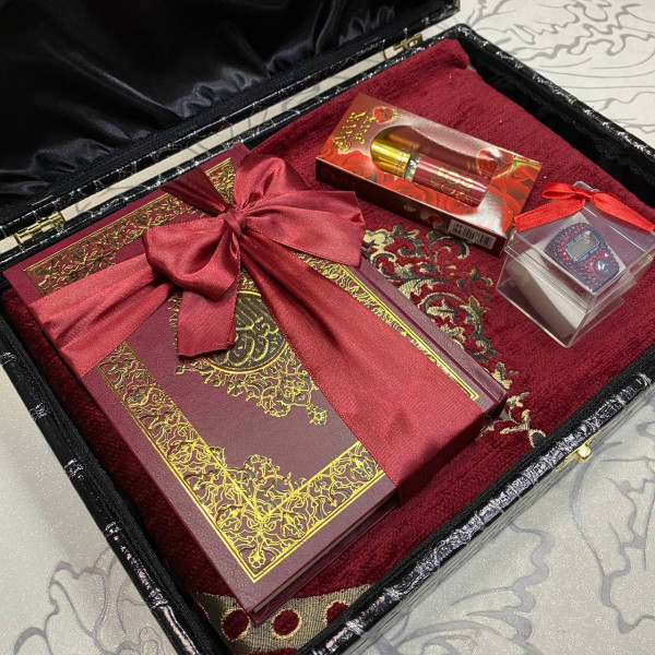 Набор «Коран, электронные чётки, коврик для намаза и миск  »